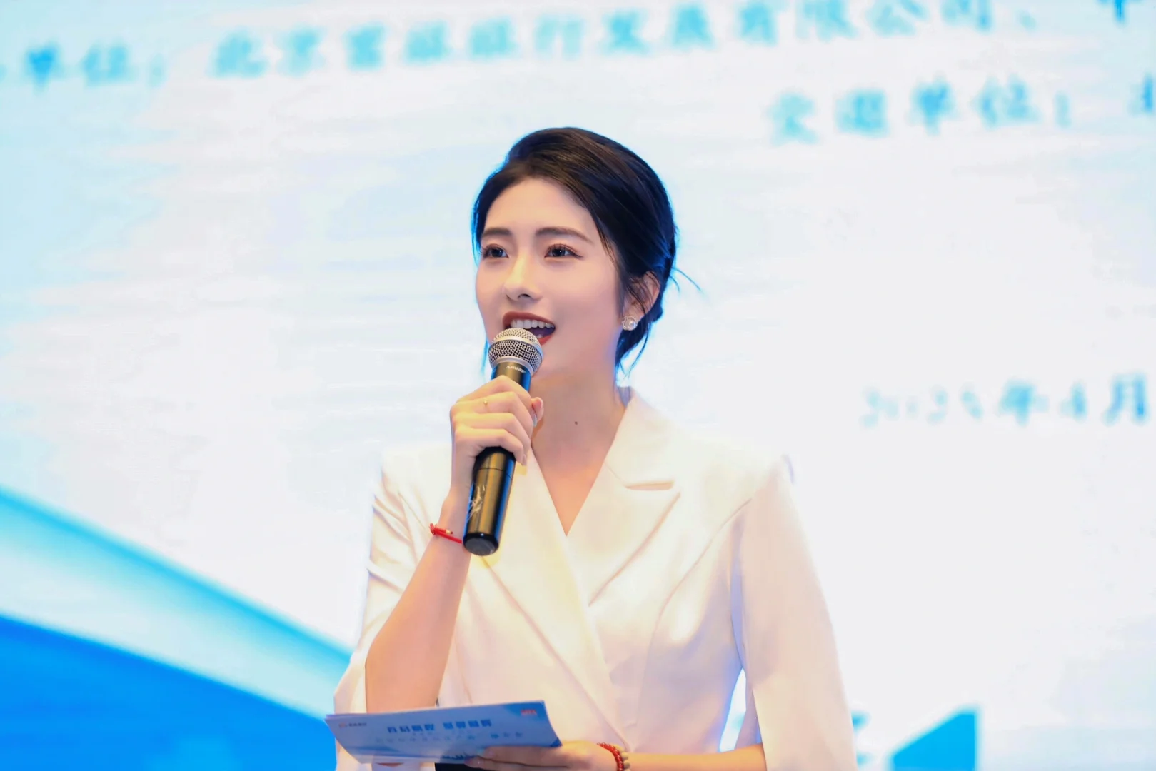 悄悄说，其实我才是这个推介会的目标受众