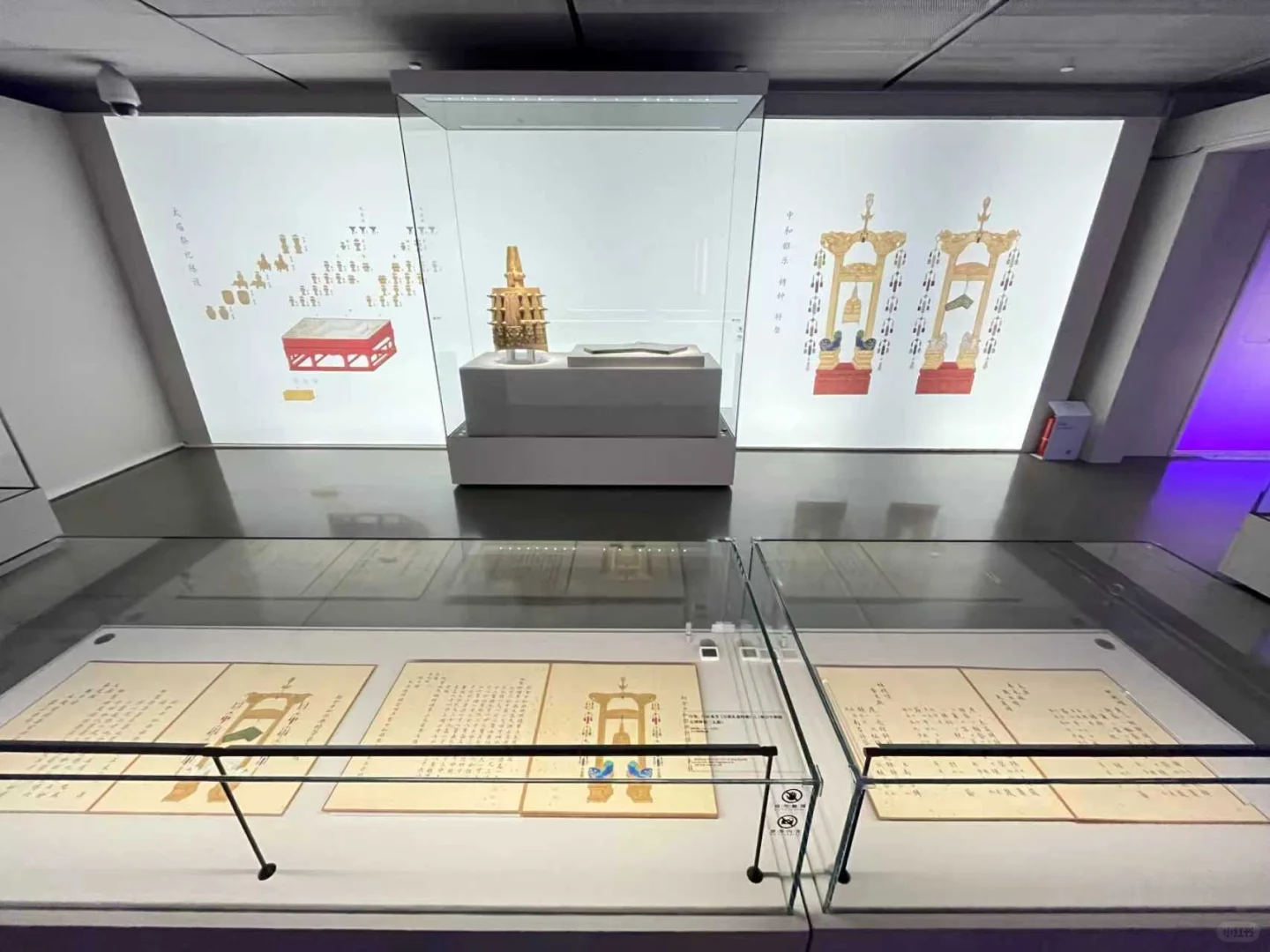 嘉德清宫设计展:看看老祖宗的时尚秀?