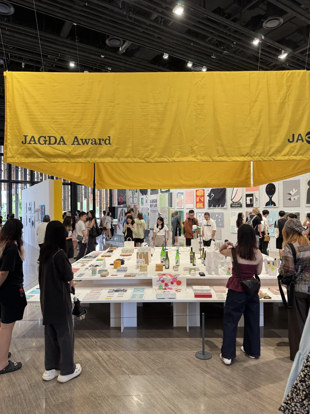 一口气逛完一天世界海报展?