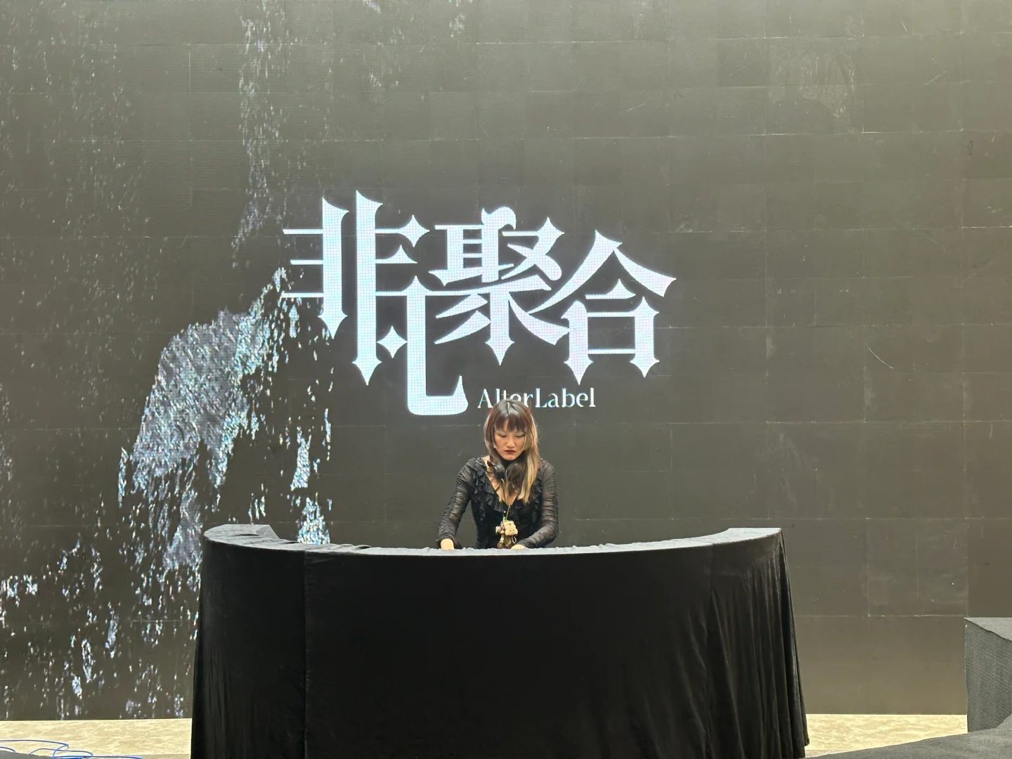 周末在上海看了一场大尺度的展