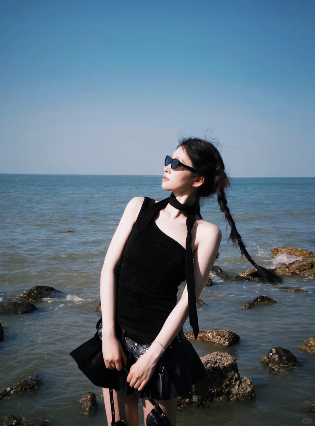 酷酷的海边穿搭