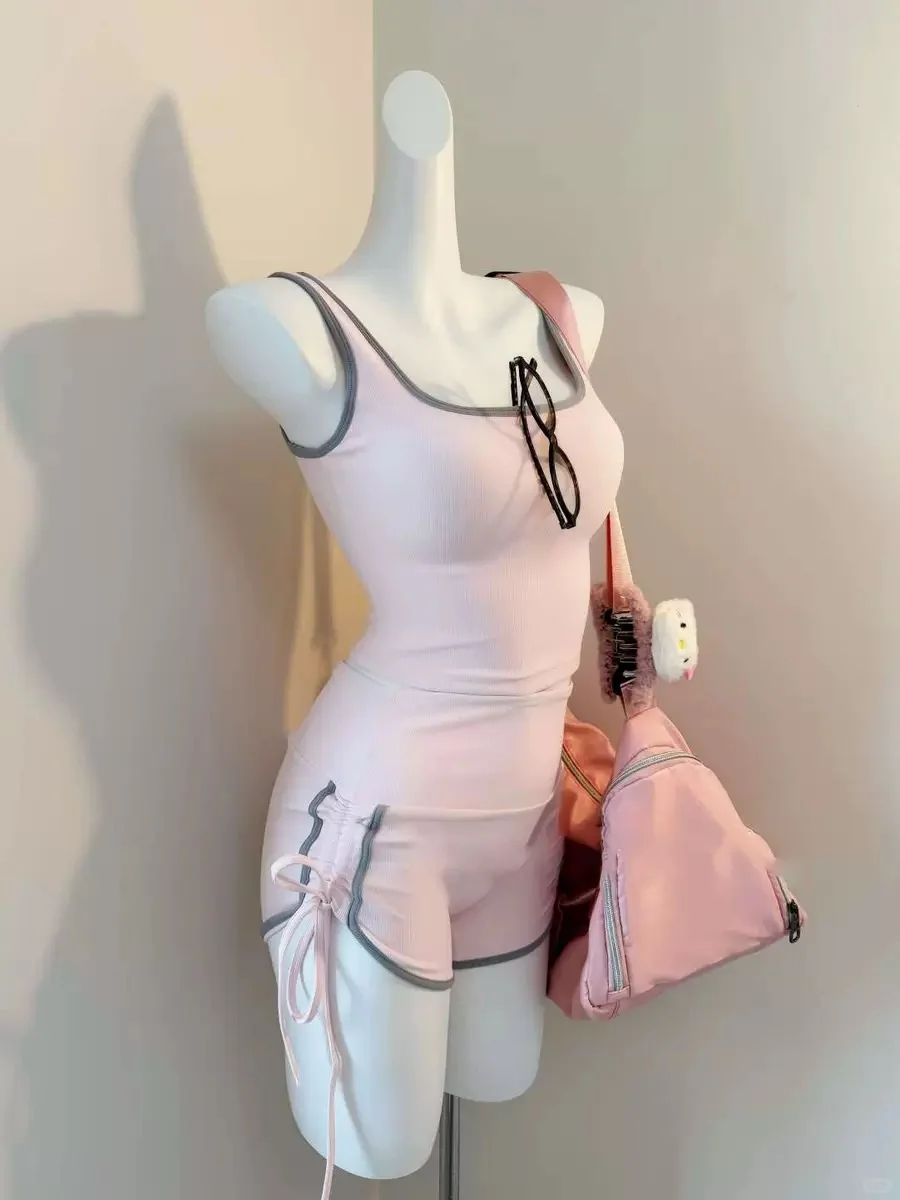 解锁时髦运动风? 这套瑜伽服套装绝了!