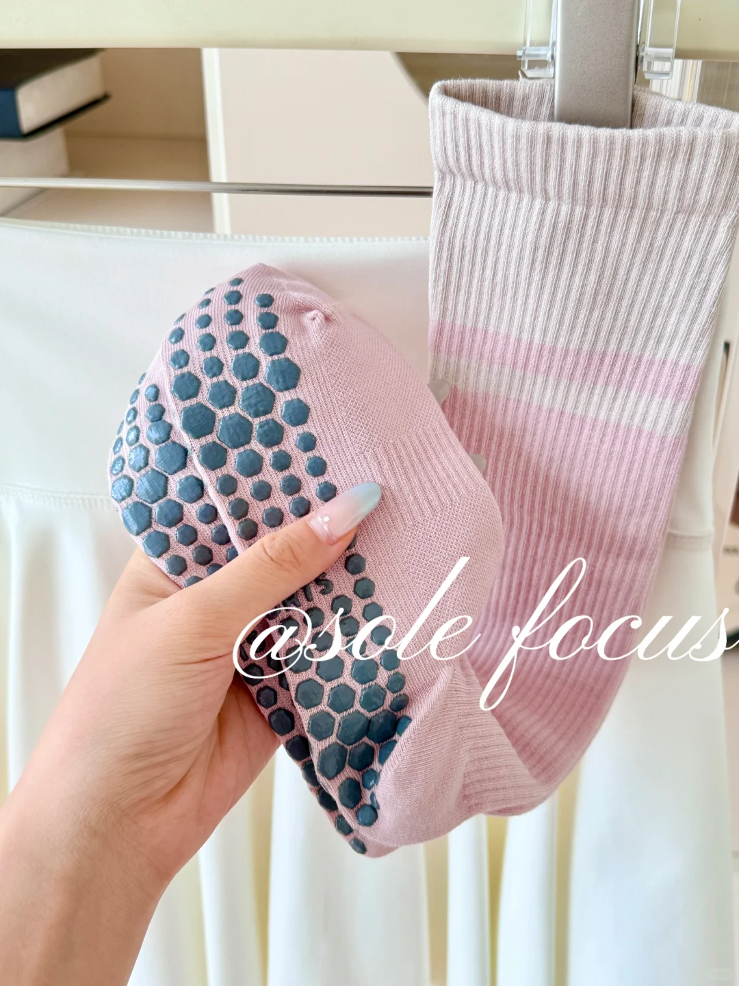 ?让人无法拒绝的粉白色系瑜伽服穿搭来咯！！