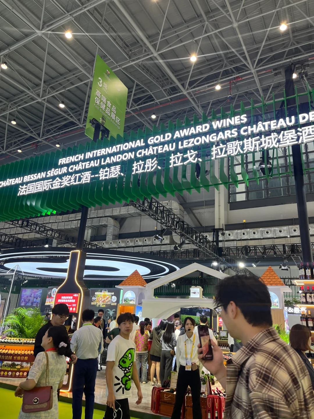 消博会第一天人也挺多的