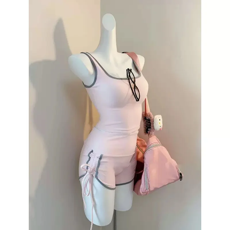 解锁时髦运动风? 这套瑜伽服套装绝了!