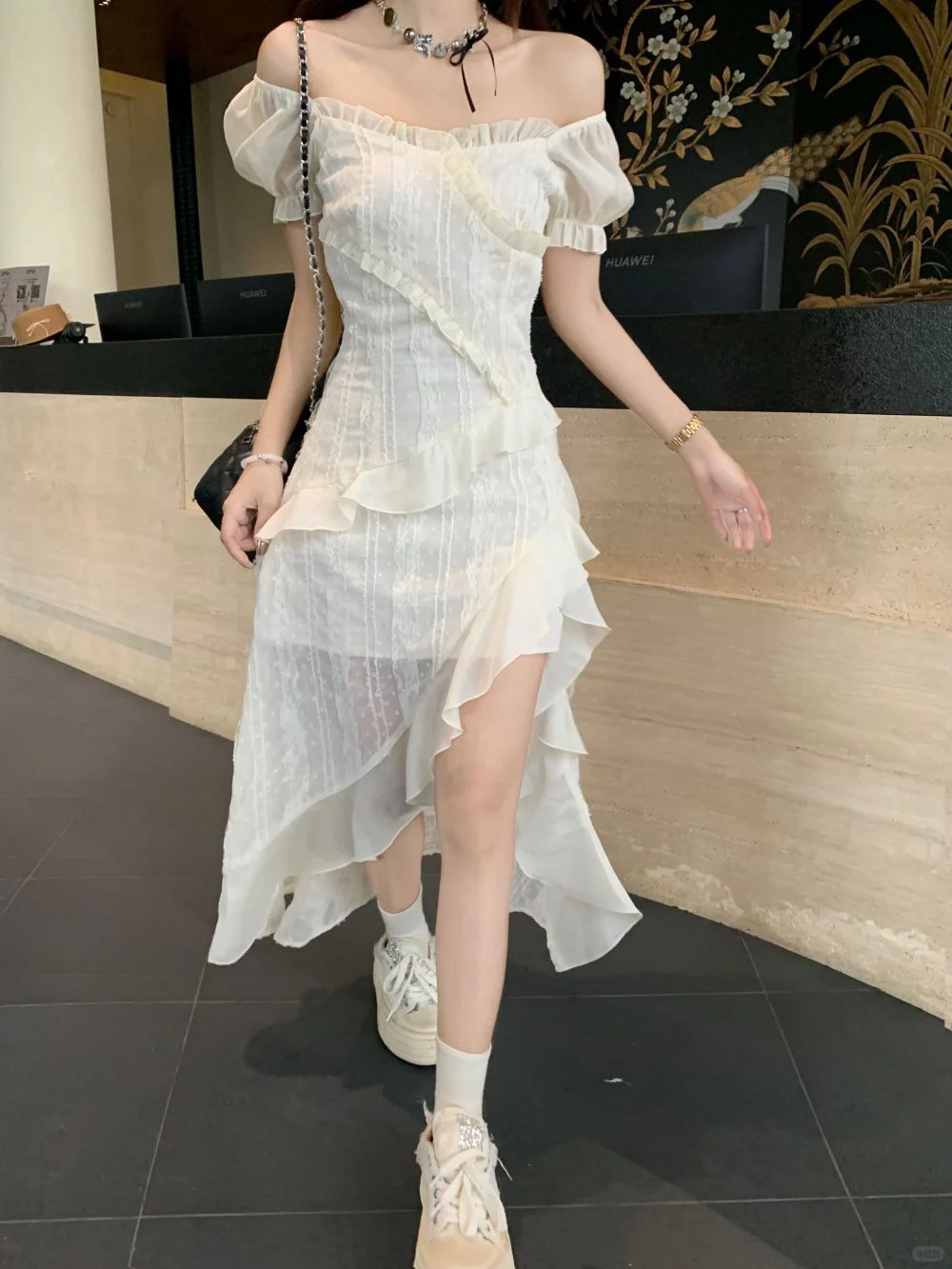 不规则剪裁+泡泡袖=行走的仙女!?