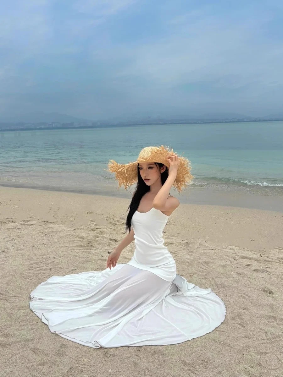 ✨海边穿搭投票！这套白裙赢麻了没