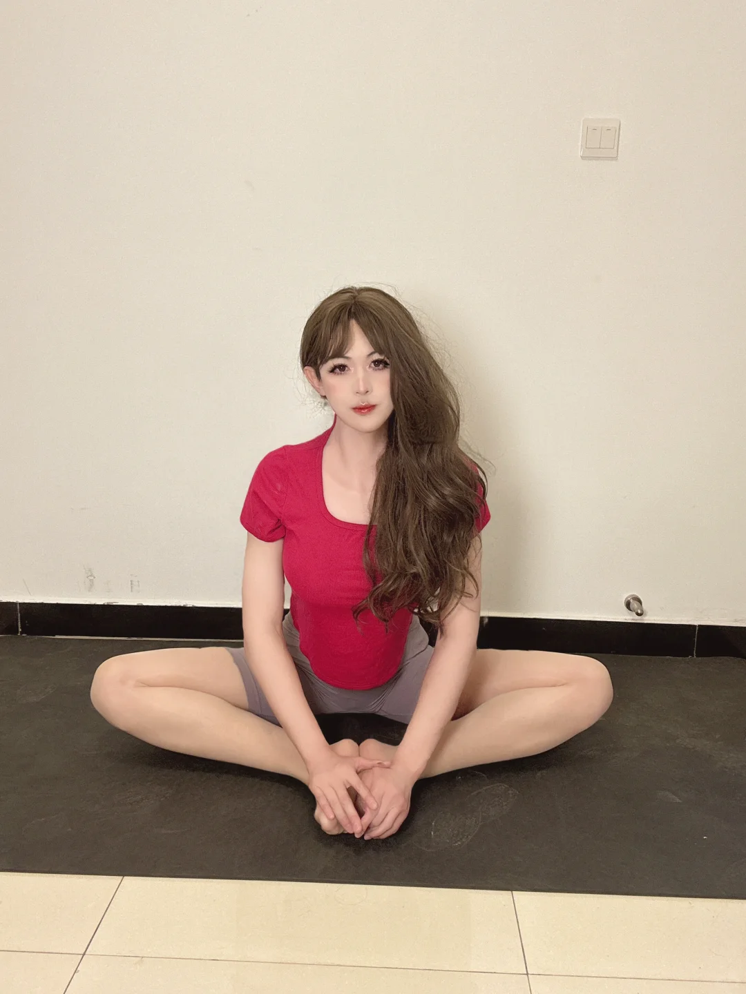 Cos女体化人妻的日常瑜伽训练～