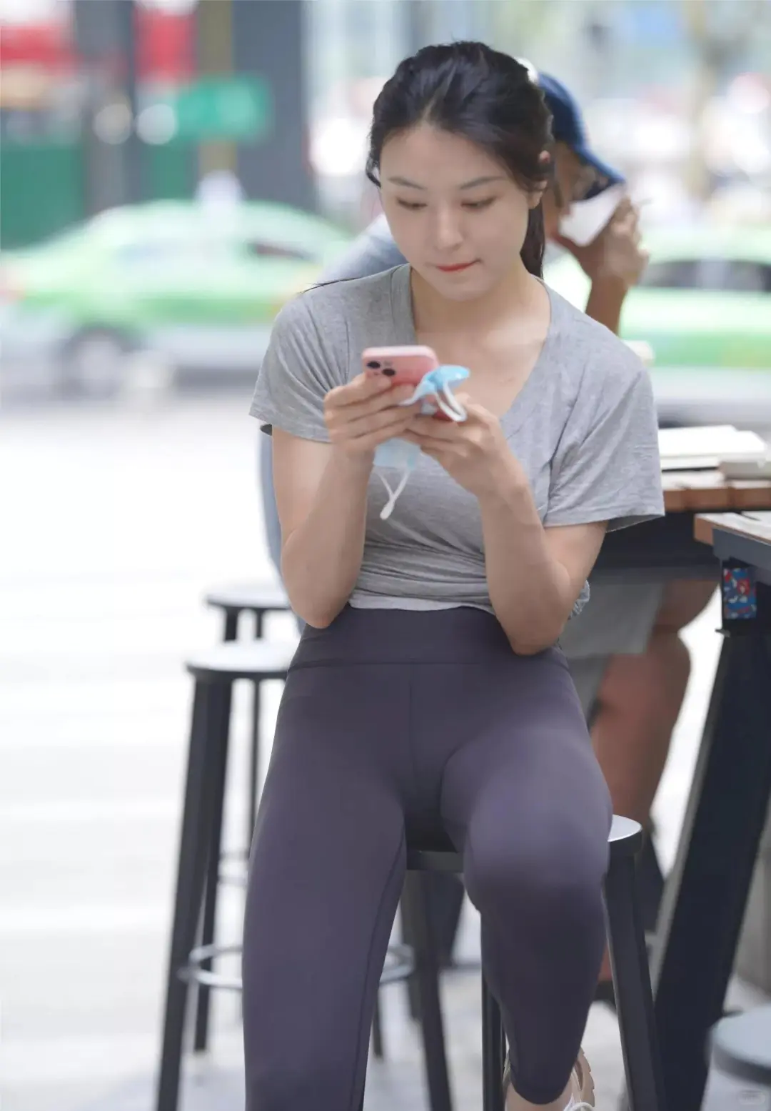 你会为舒适穿瑜伽裤上街吗？