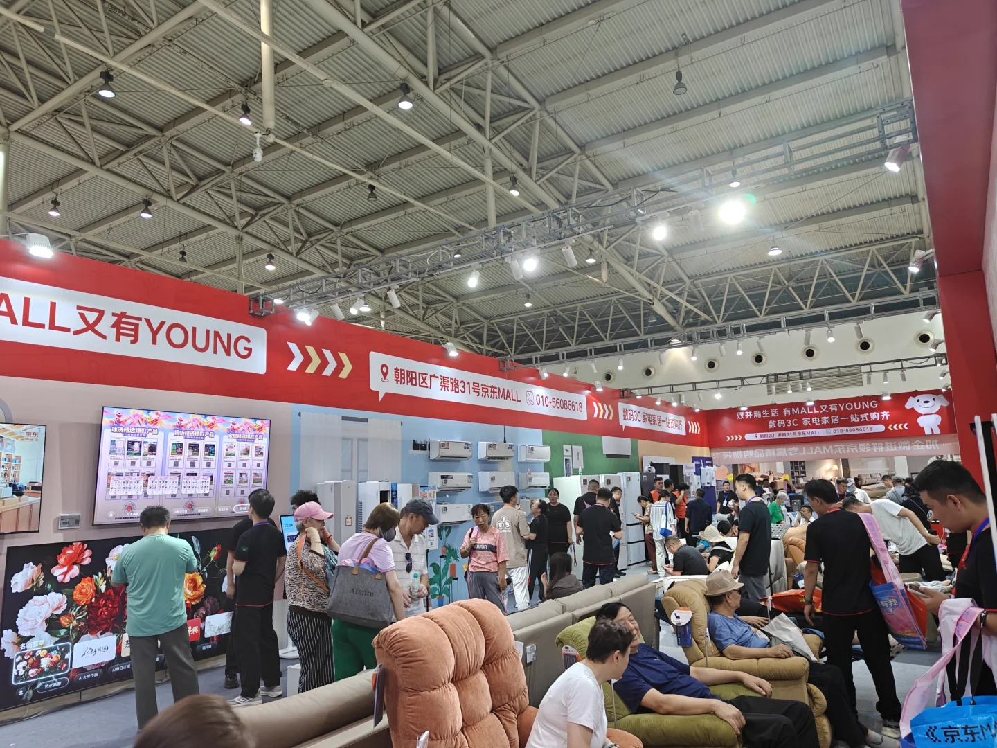 **展会上的“人潮汹涌”，恰如古人笔下的