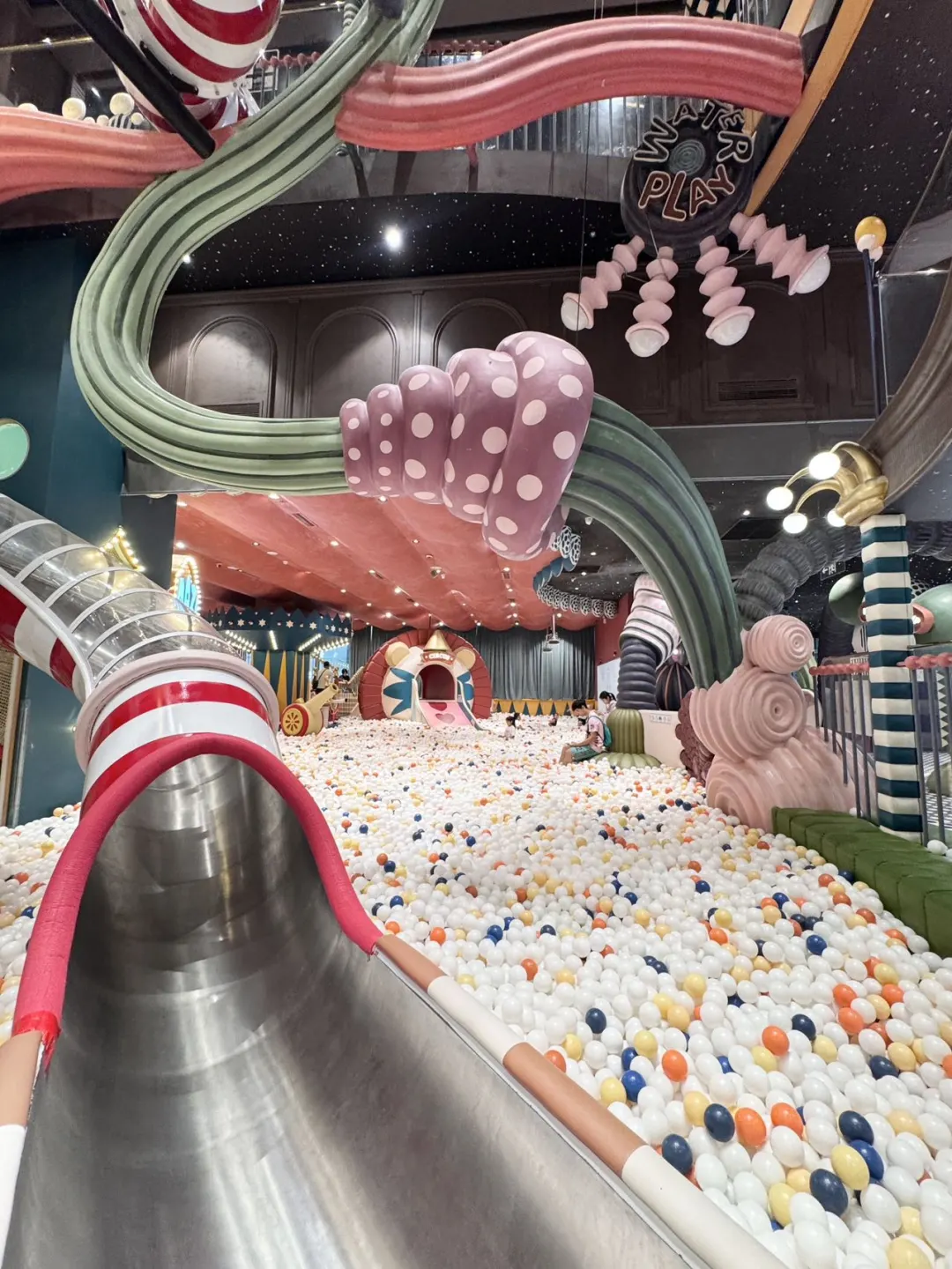 从早上10:00玩到晚上8:00，回家秒睡