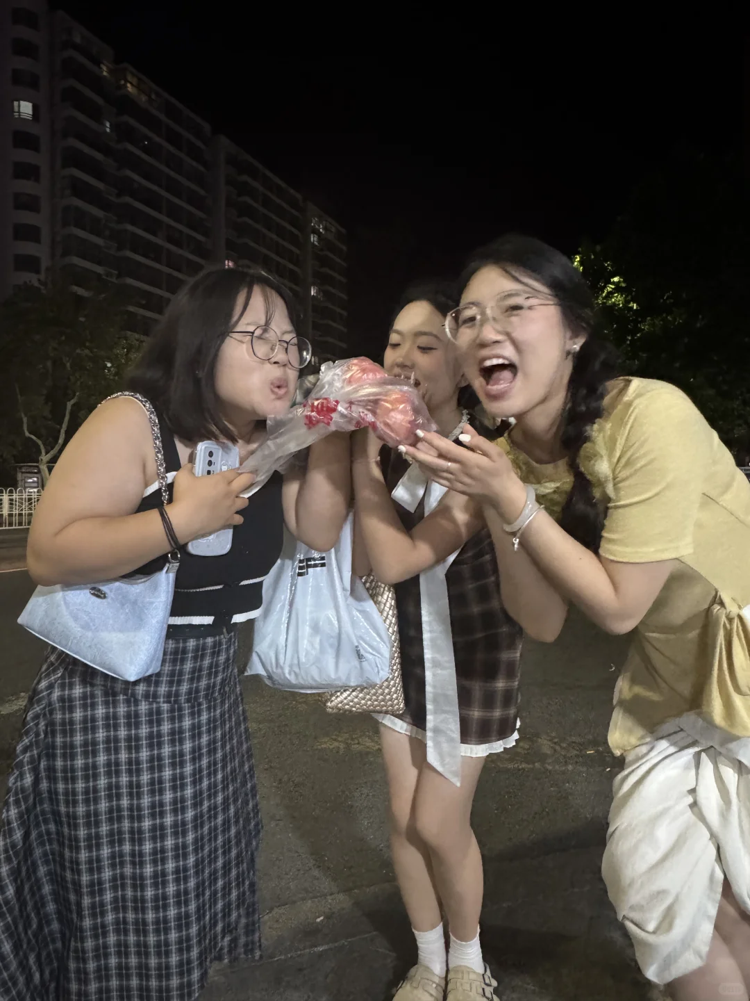 爱操心的她爱吃的她爱喝酒的她