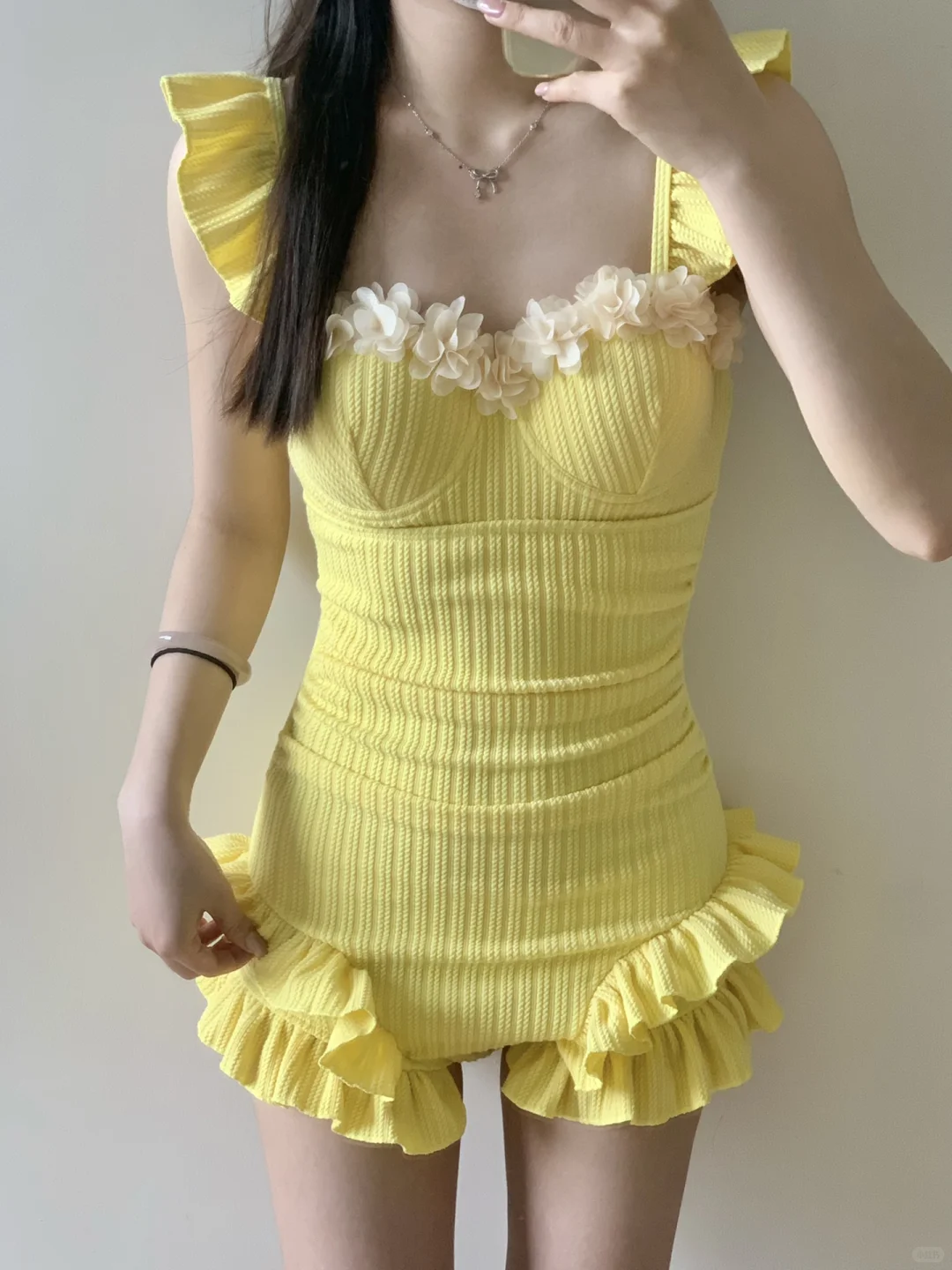 海边度假穿泰美啦！显白又纯欲的花朵泳衣！