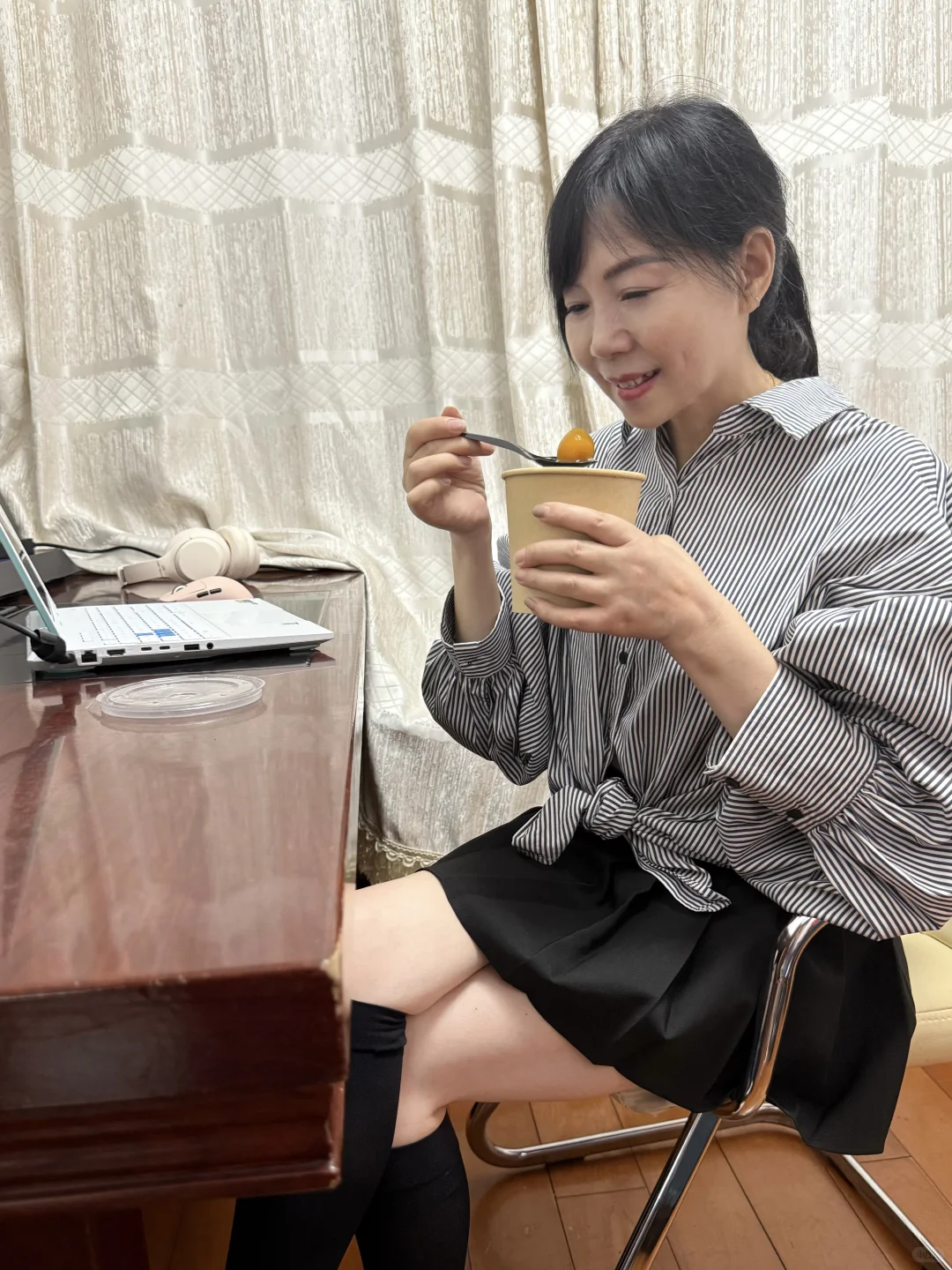 61岁了，被小16岁弟弟偏爱的感觉真好