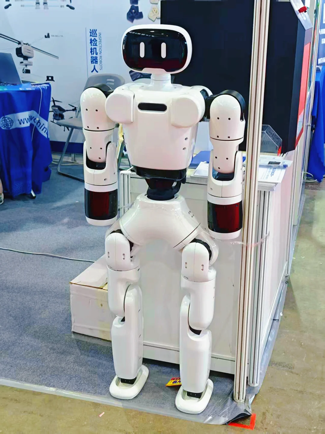 这些机器人也太可爱了吧！三倍快乐～