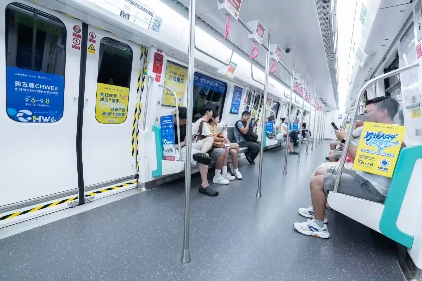 地铁上这什么情况啊