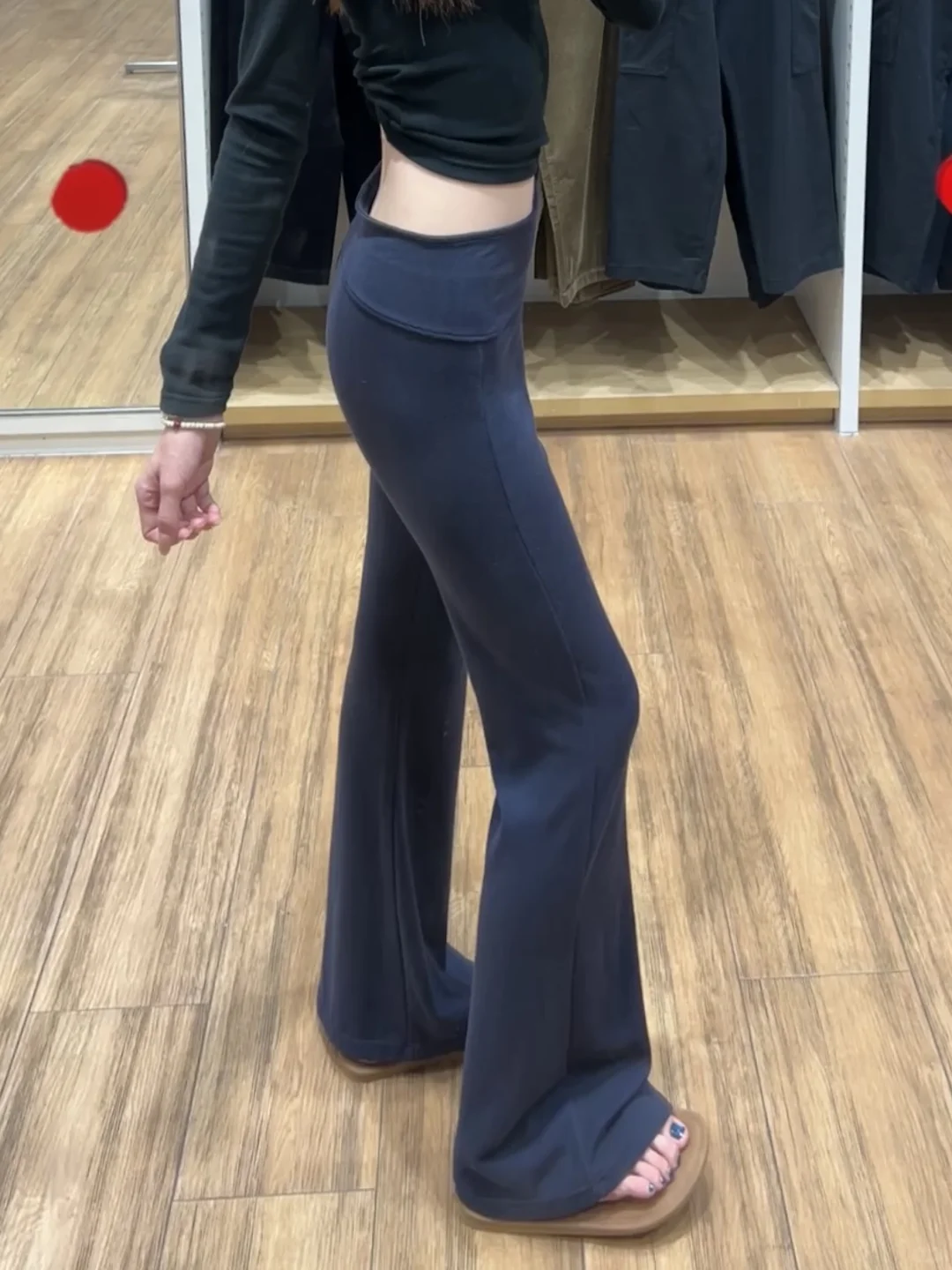 Vocal！！谁懂这条藏青微喇瑜伽裤的含金量啊