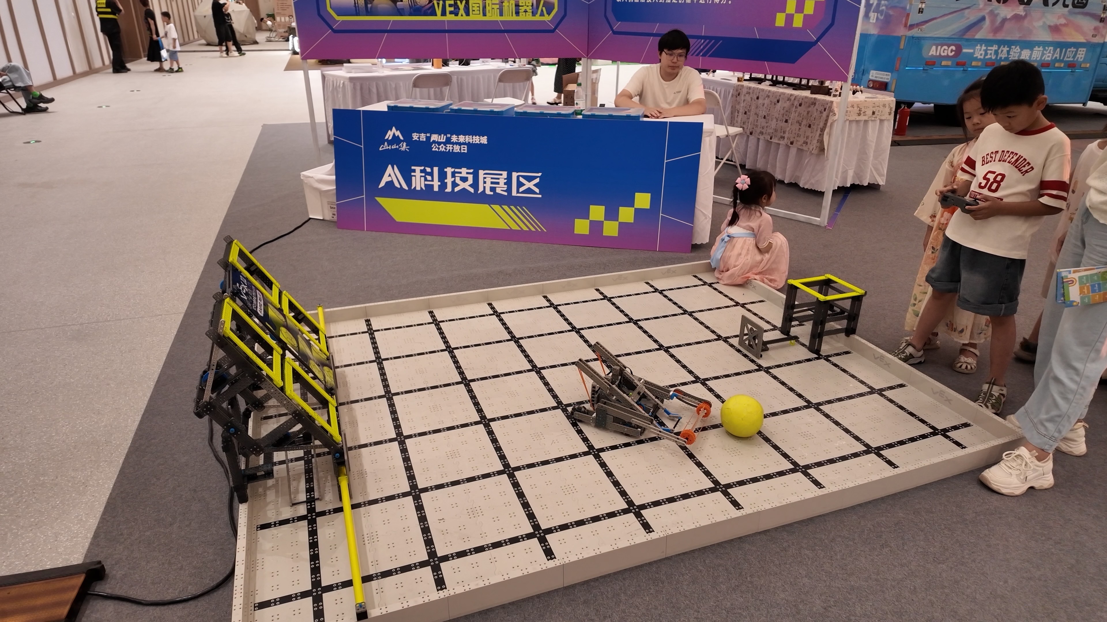 安吉遛娃｜快来安吉国际会展中心玩咯！