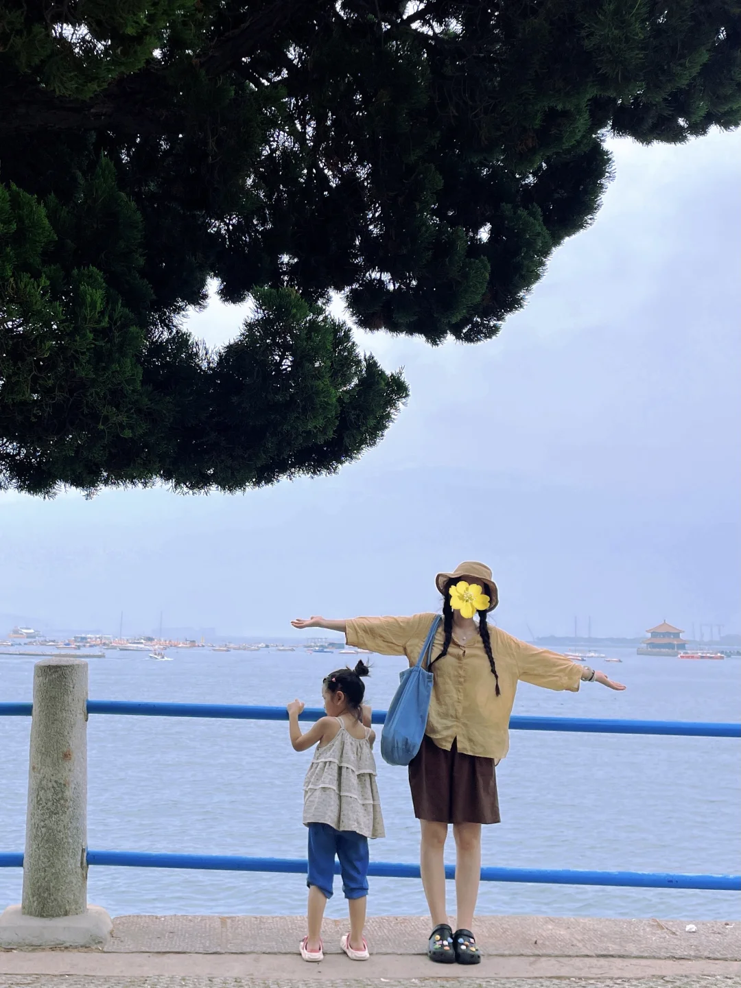 青岛的海好漂亮呀，几套海边穿搭分享?