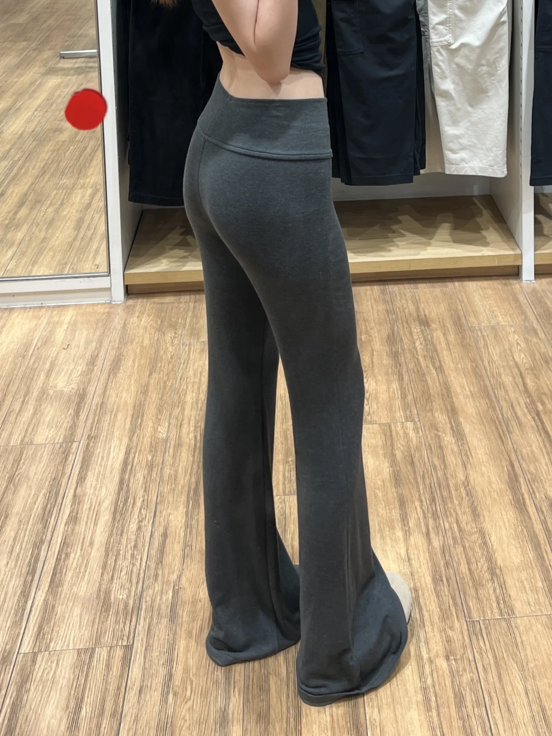 啊啊啊 谁懂这条提臀微喇裤的含金量啊！！