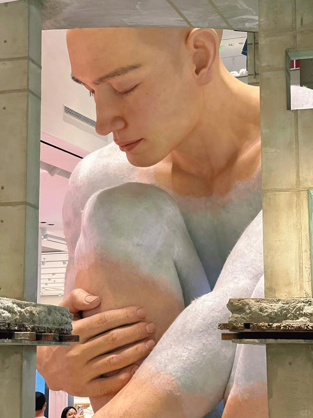 小心！！！?巨人出没！当超现实主义映入现实