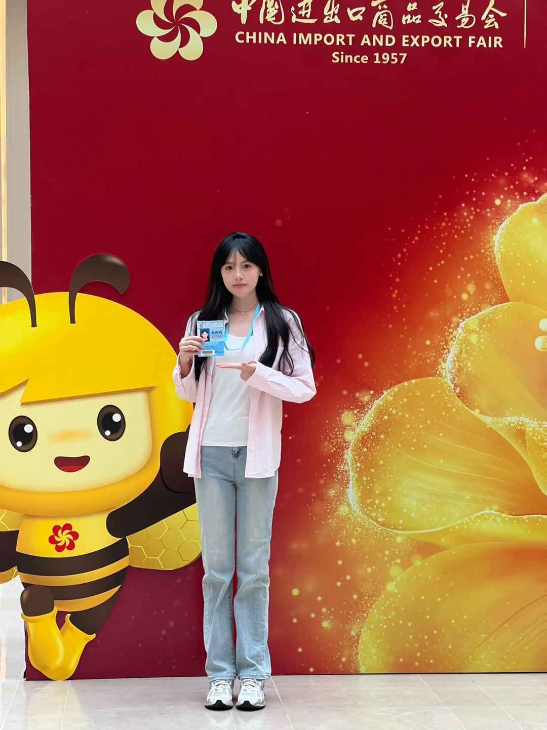 女大学生采购商勇闯广交会！?