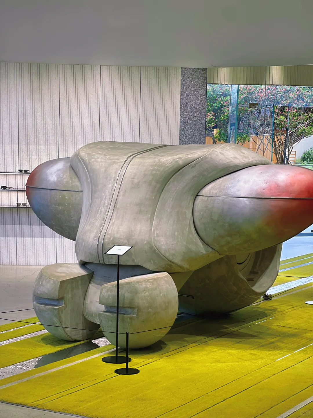 小心！！！?巨人出没！当超现实主义映入现实