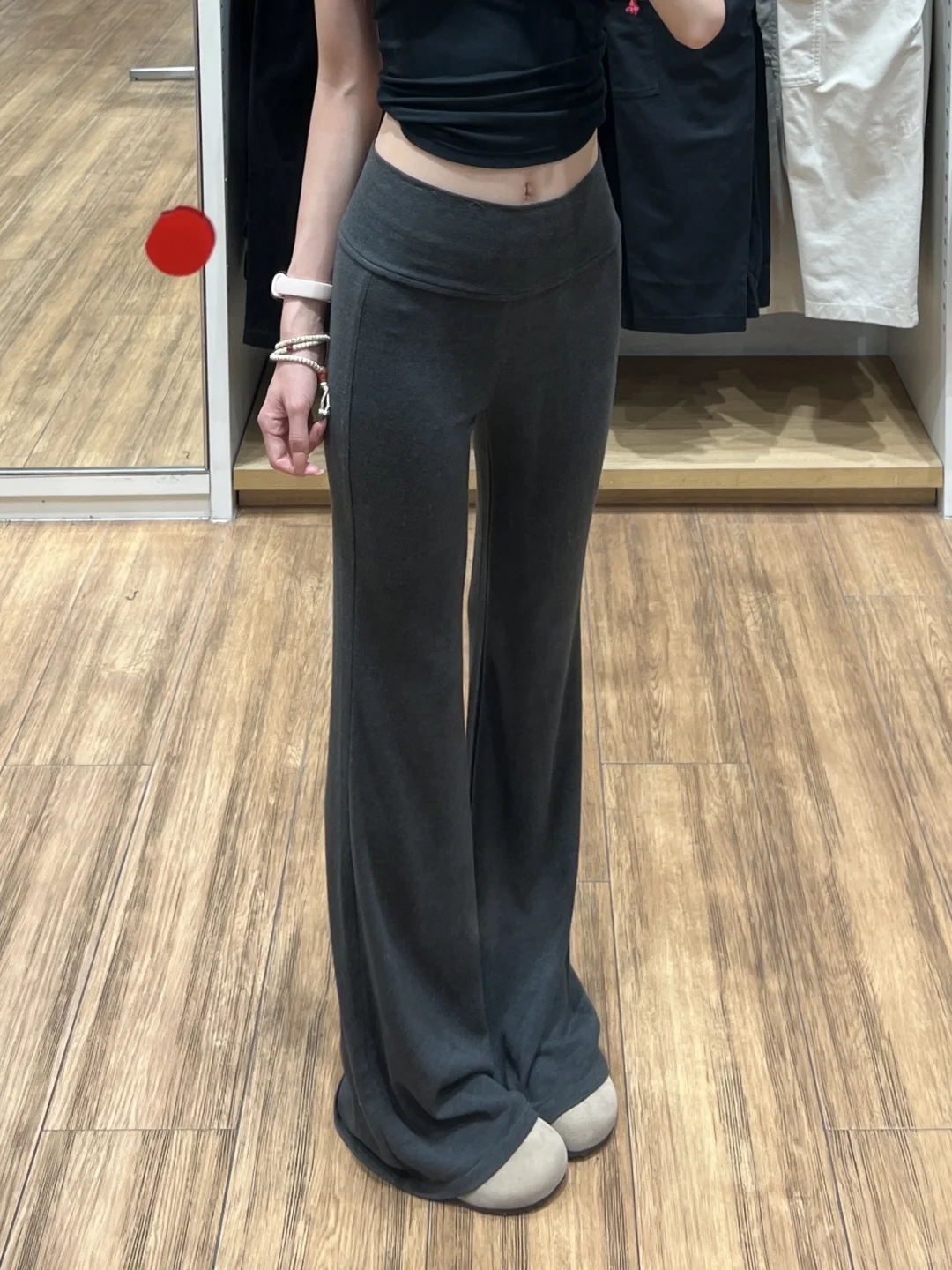 啊啊啊 谁懂这条提臀微喇裤的含金量啊！！