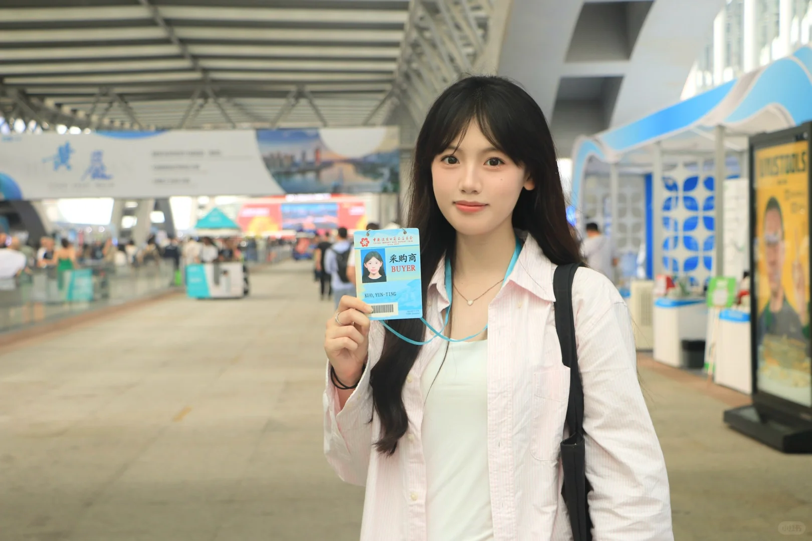 女大学生采购商勇闯广交会！?