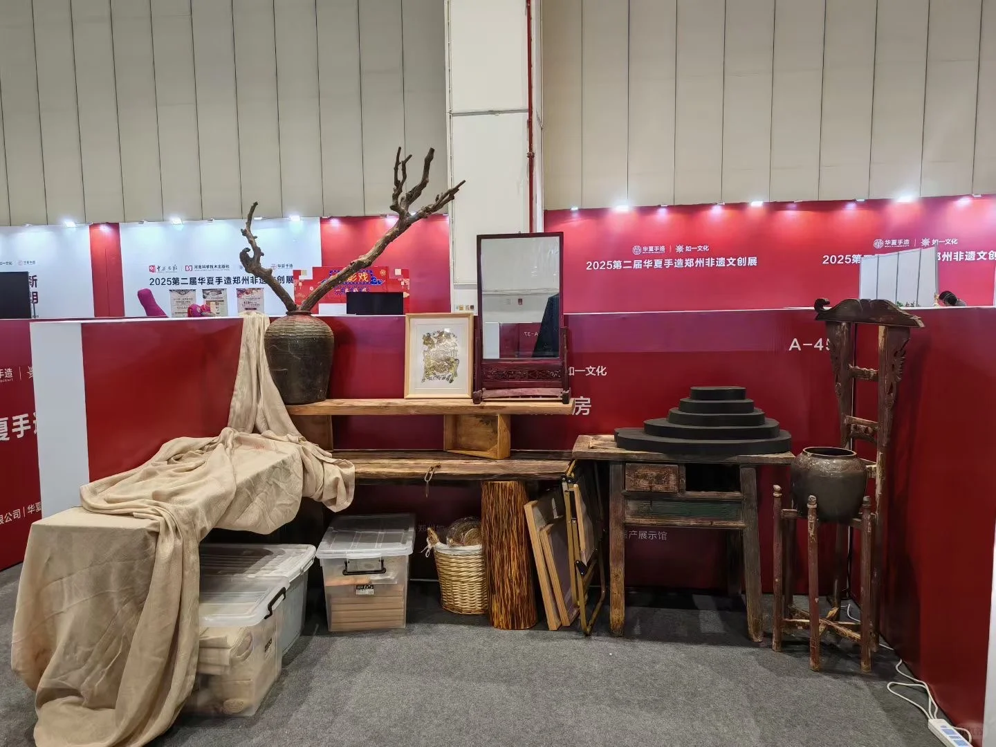 开展了，这次竟然有 100 多非遗手工艺人参展