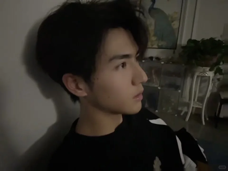 你负责关注我负责打招呼 这样爱情不就来了