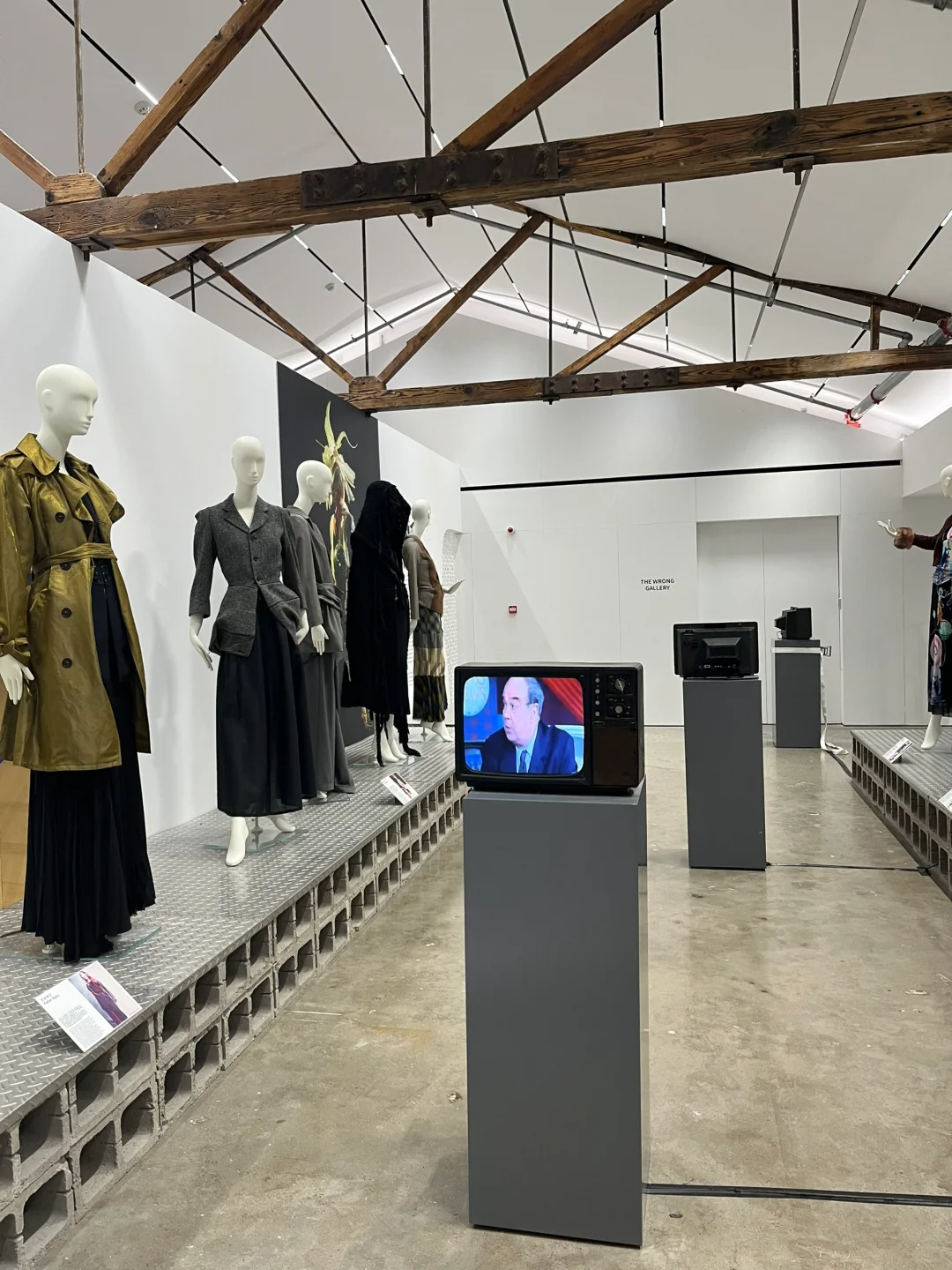 上海看展｜Fashion in 90s: Anti-Fashion