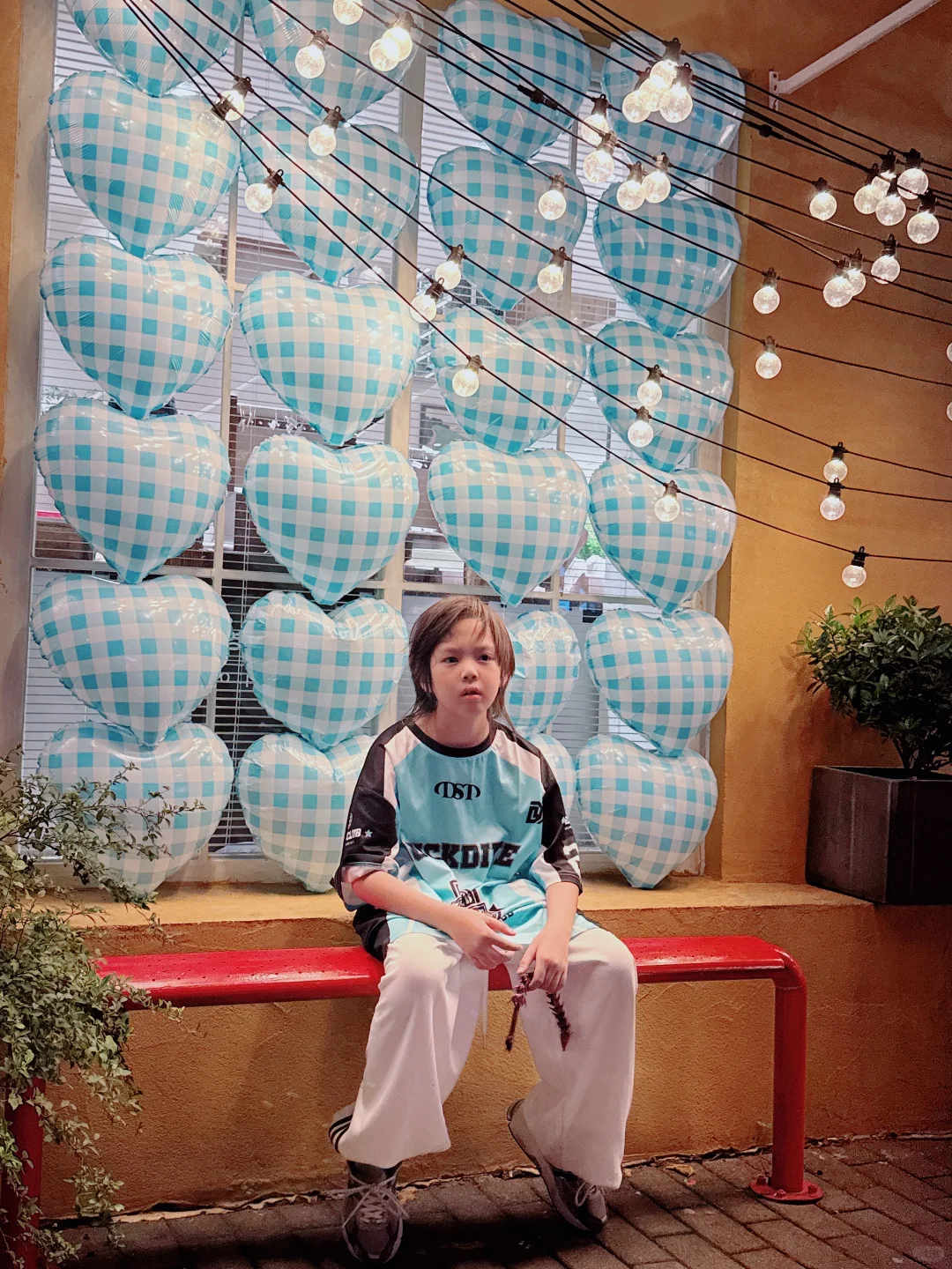 别拿你那眼神看我受不了?