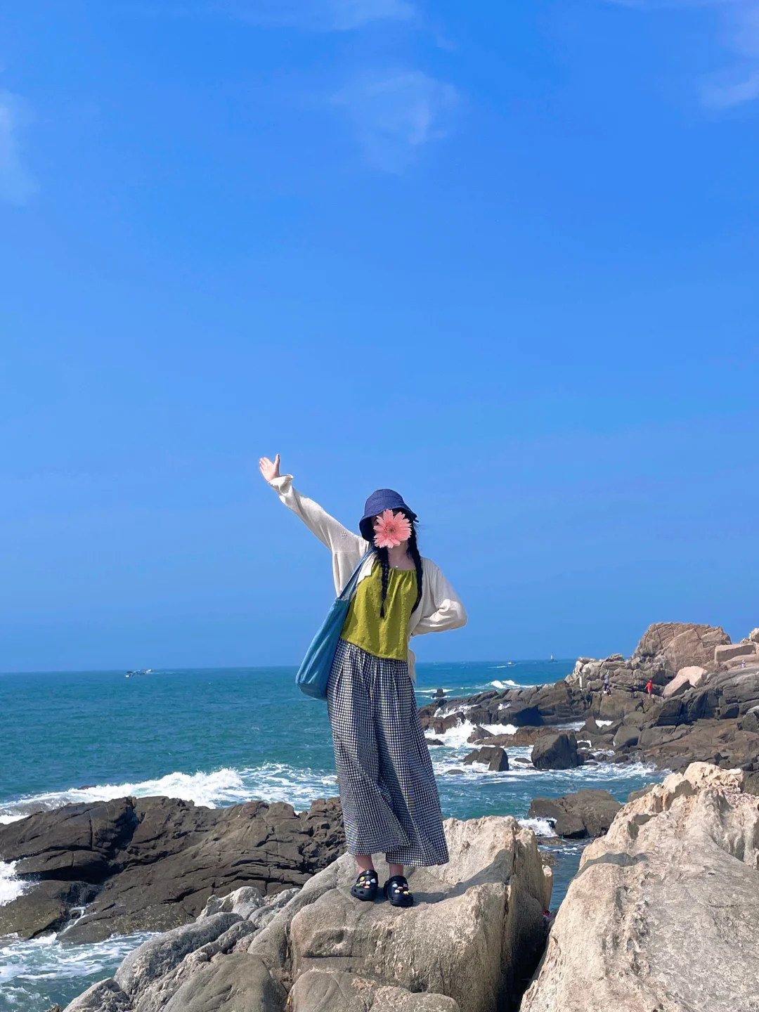 青岛的海好漂亮呀，几套海边穿搭分享?