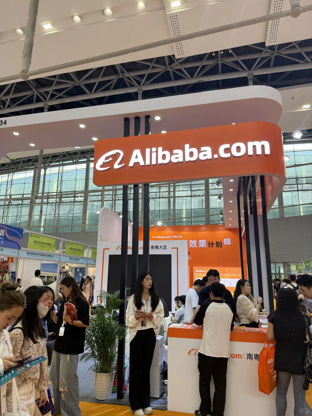 跨境电商展人可太多了！