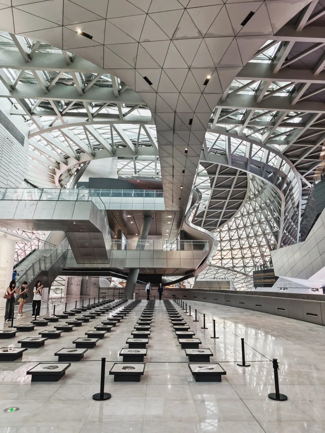 深圳新展｜馆藏级艺术展，艺术建筑双重暴击