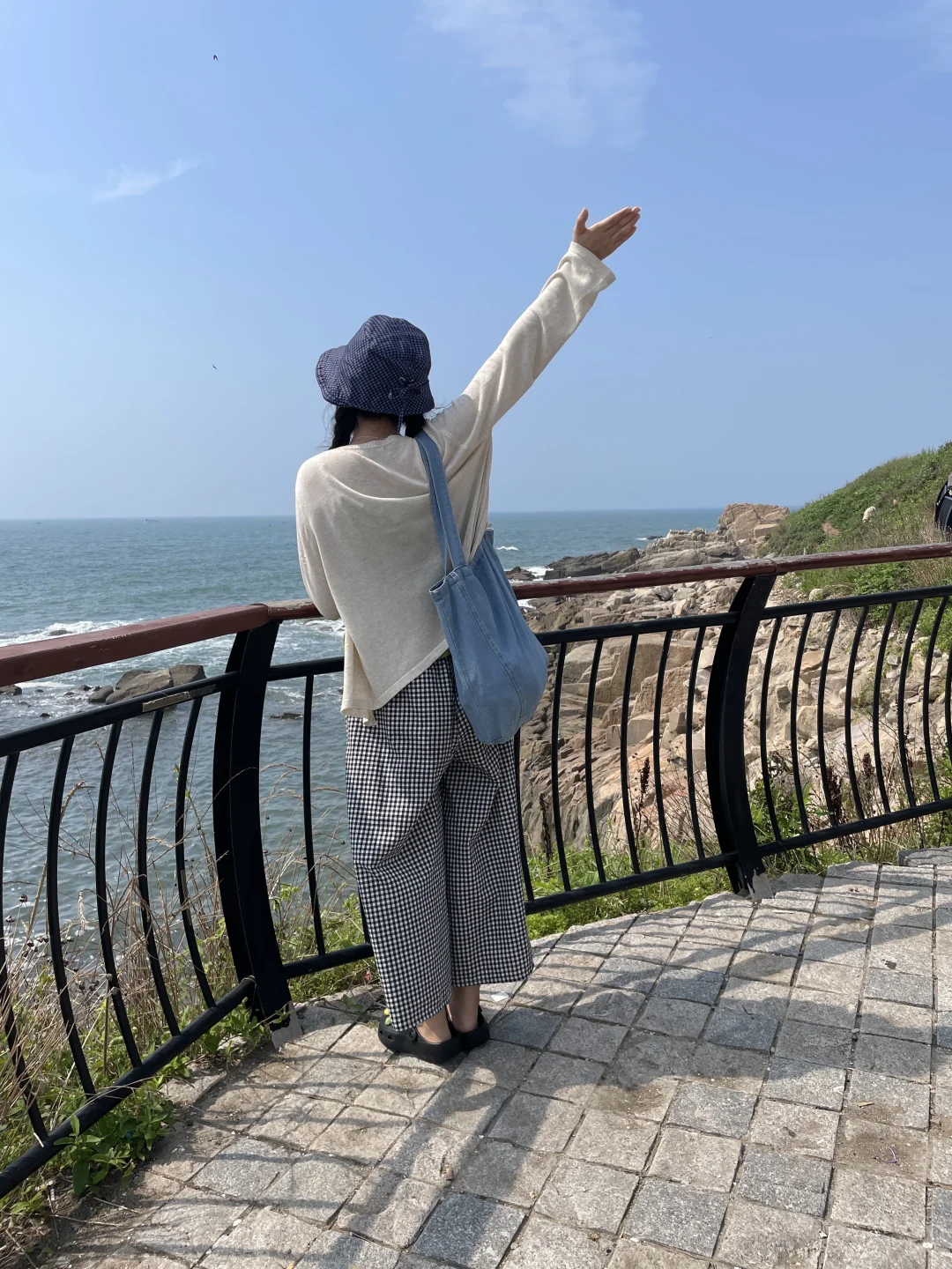 青岛的海好漂亮呀，几套海边穿搭分享?