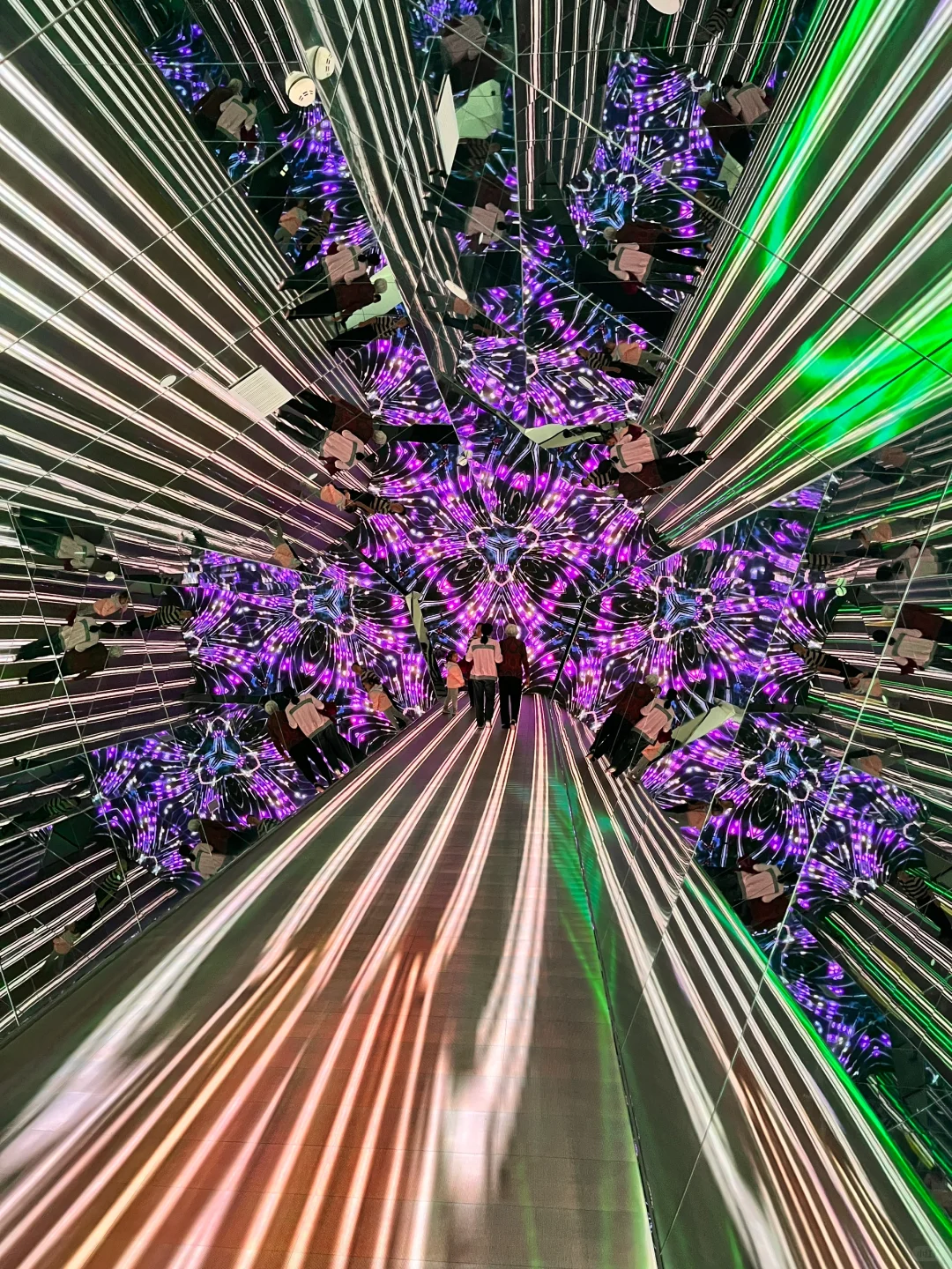 酷炫好玩的光影展?八角湾遛娃圣地打卡！