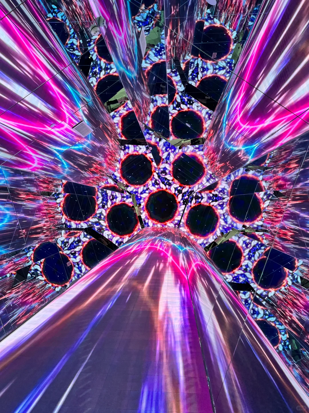 酷炫好玩的光影展?八角湾遛娃圣地打卡！