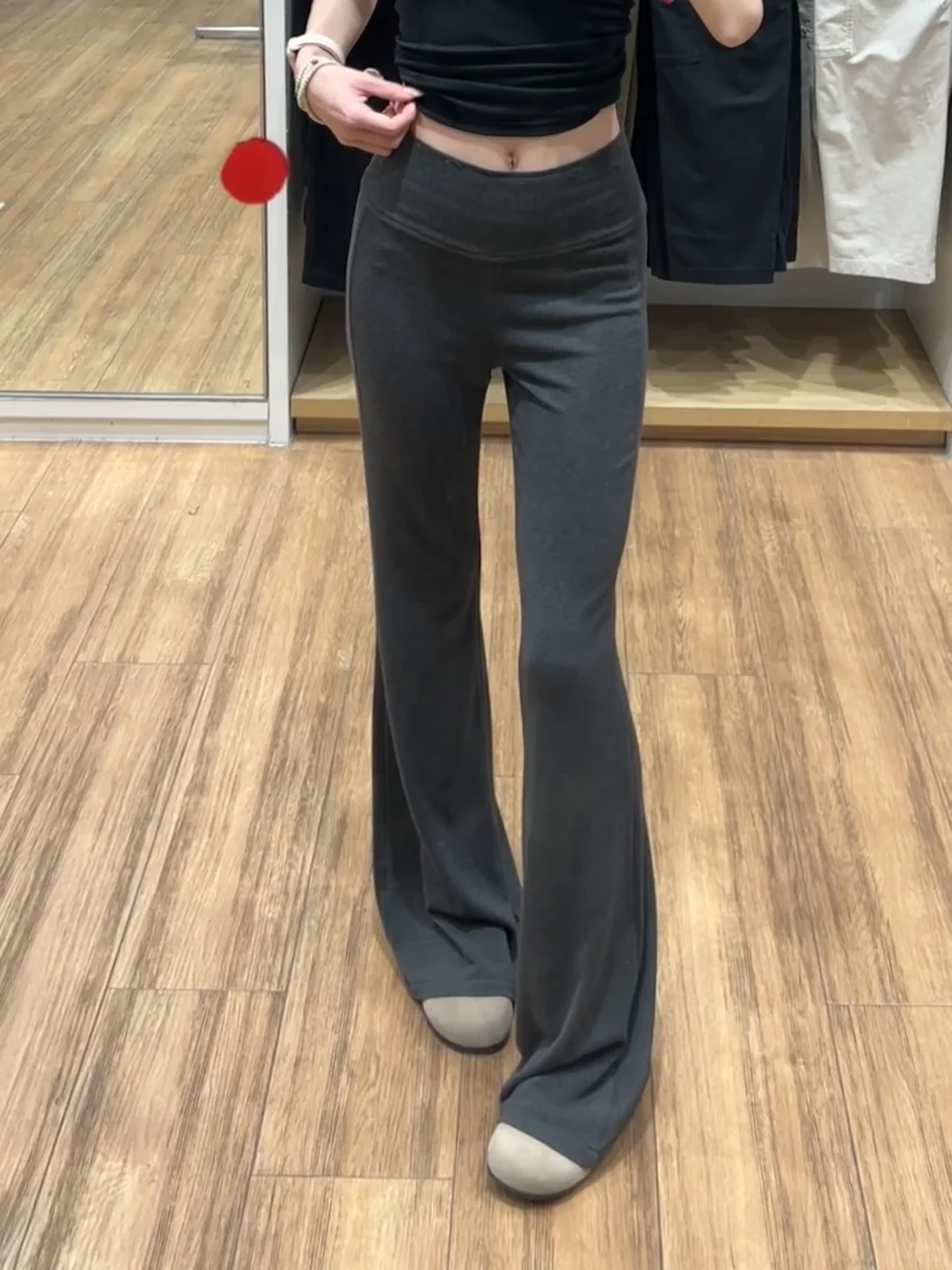 啊啊啊 谁懂这条提臀微喇裤的含金量啊！！