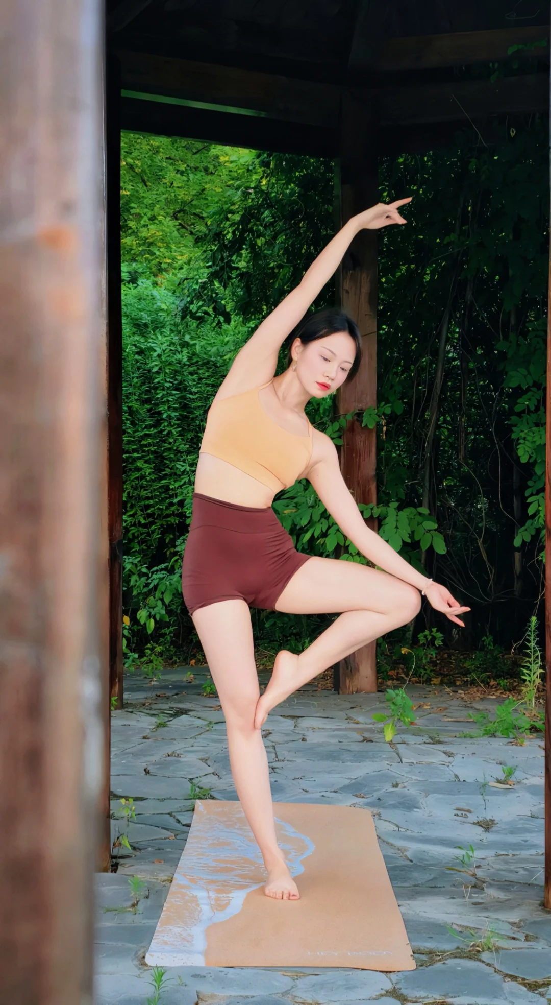 瑜伽服与秋意的融合