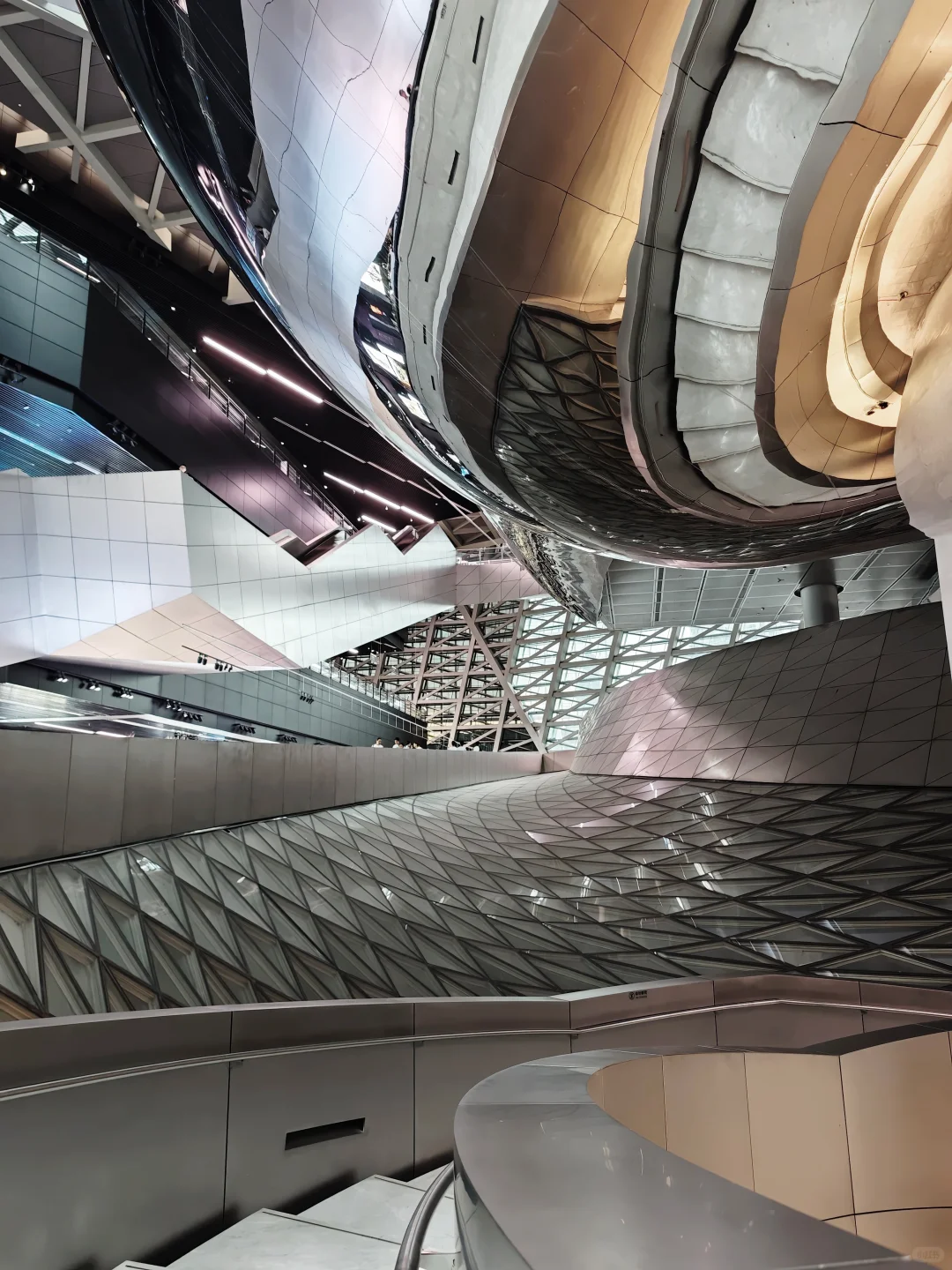 深圳新展｜馆藏级艺术展，艺术建筑双重暴击