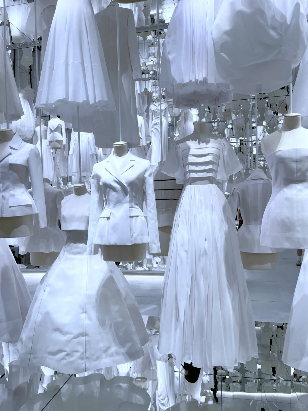 “Christian Dior: Designer of Dreams”서울