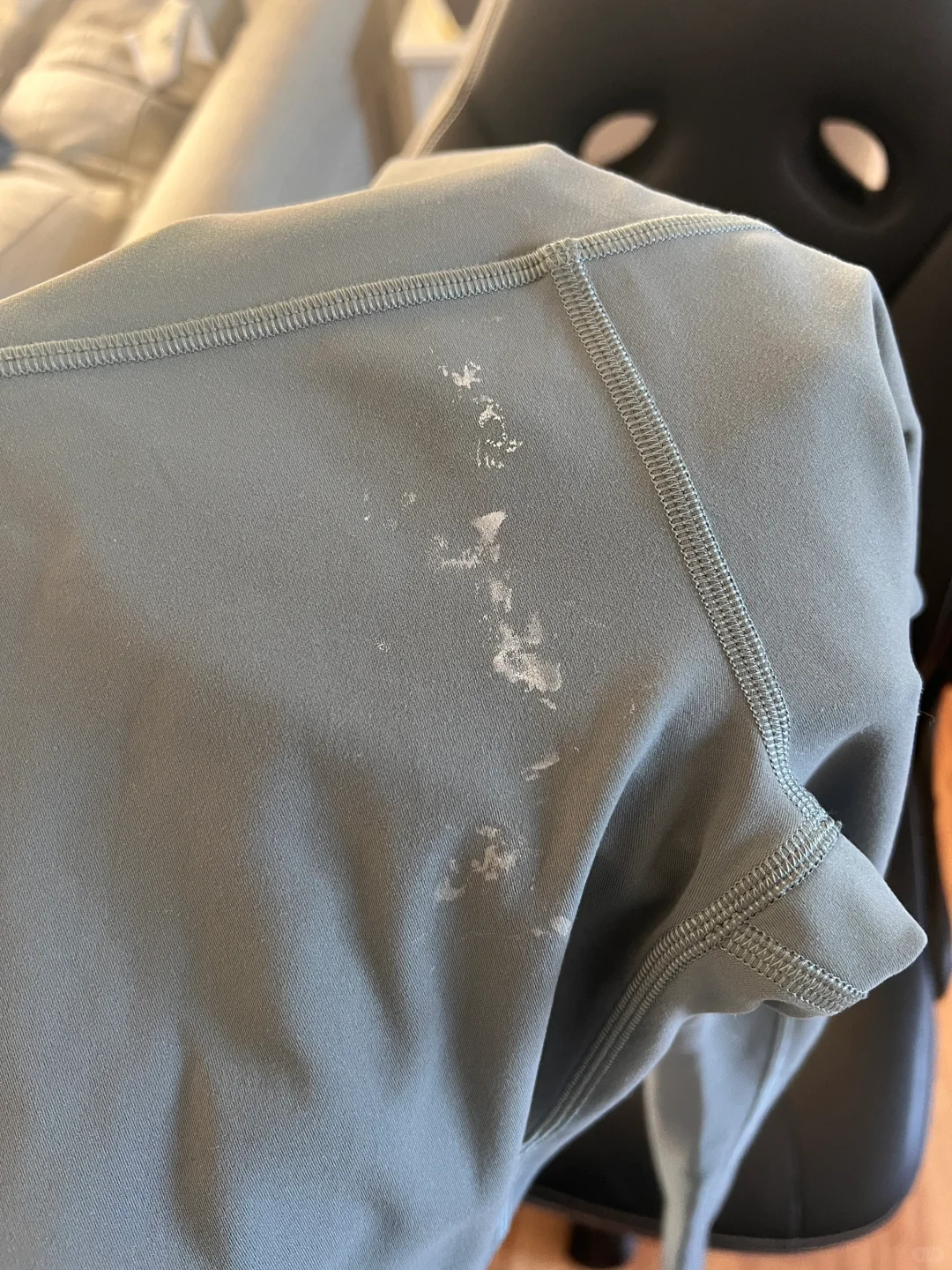 ?? Lululemon Legging 莫名出现白点 ？！