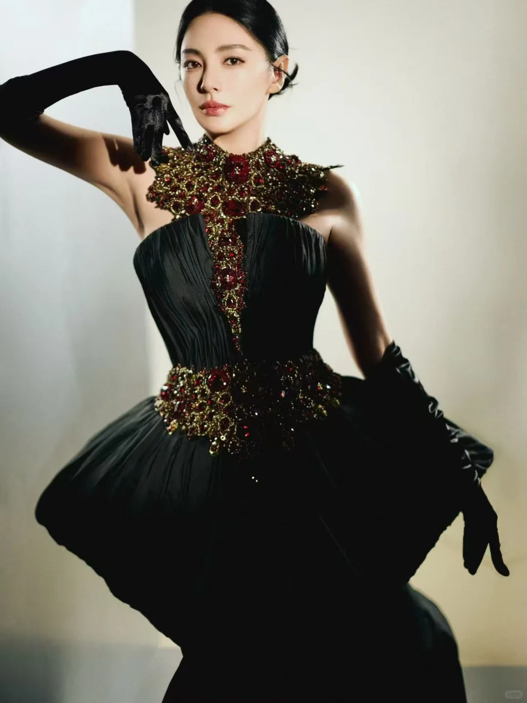 张雨绮好优雅大方，整个人妩媚动人爱了！！