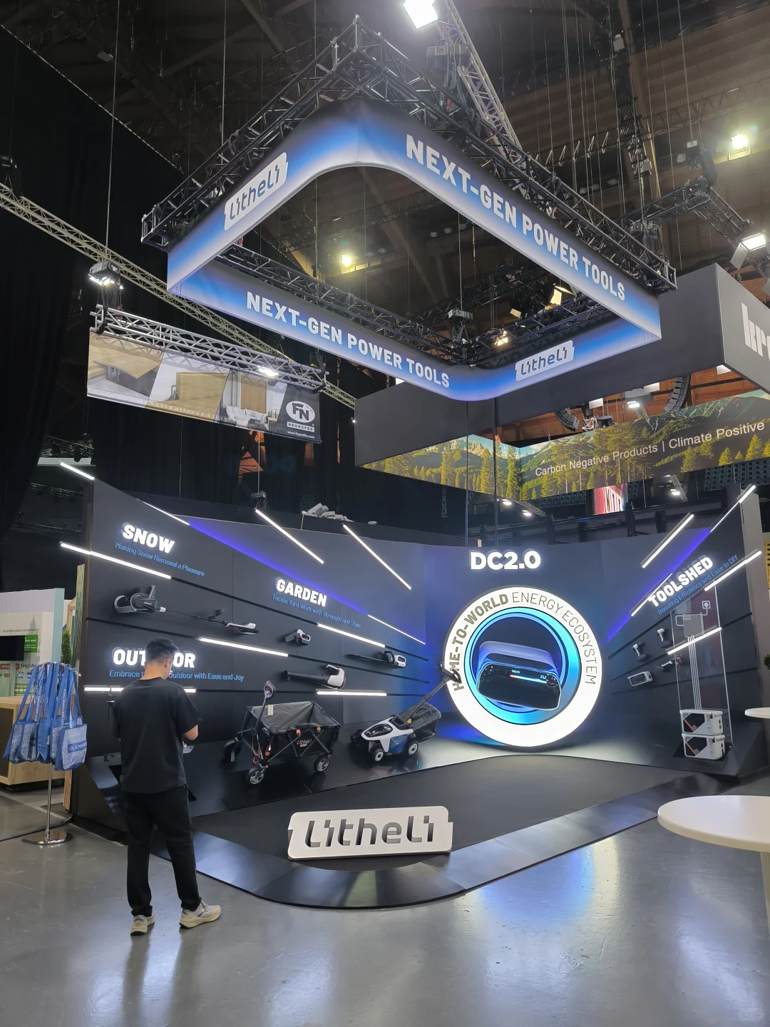 在欧洲也可以做出炫酷的展台