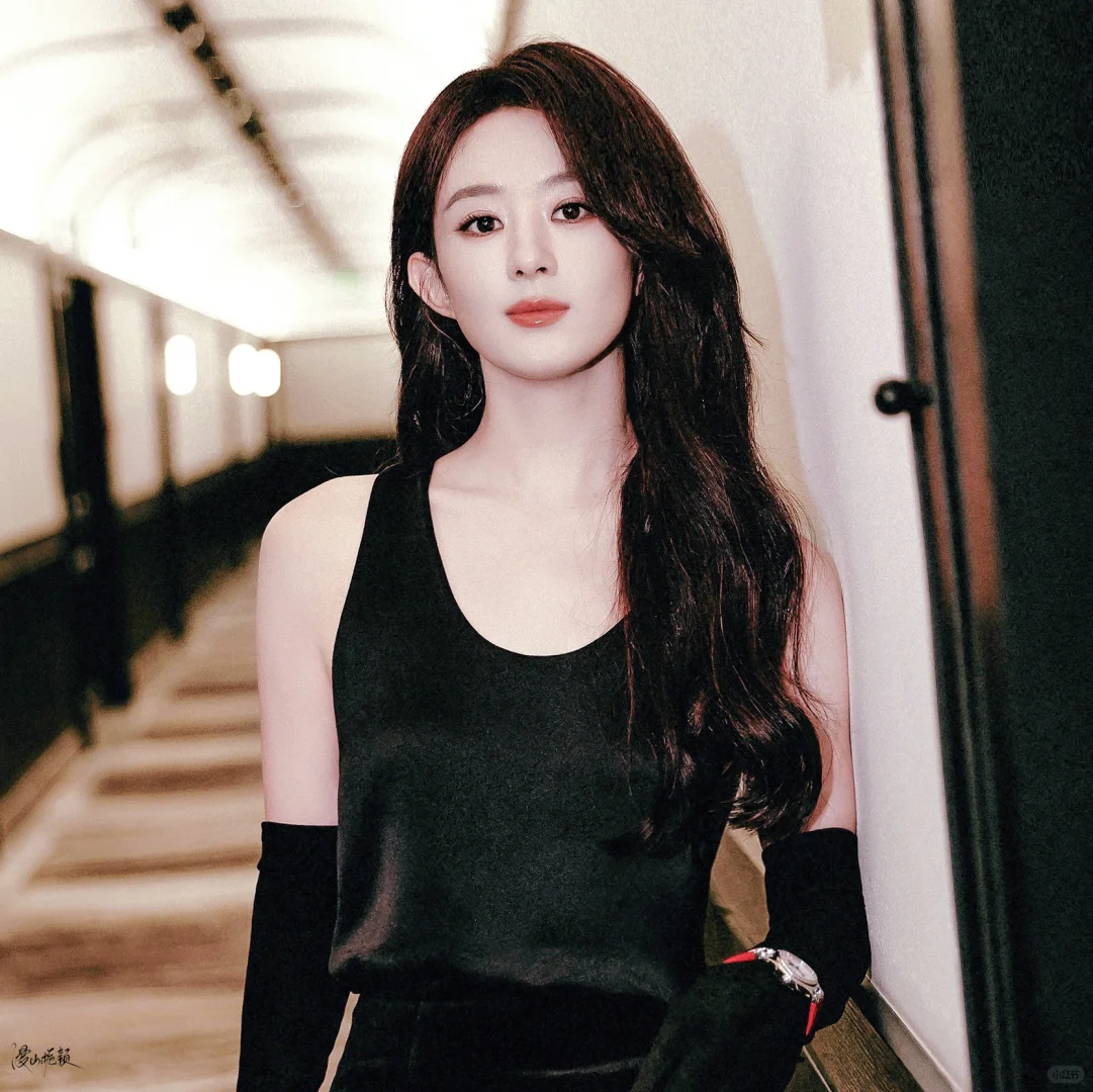 赵丽颖浪琴直播造型，长发妩媚动人❤️