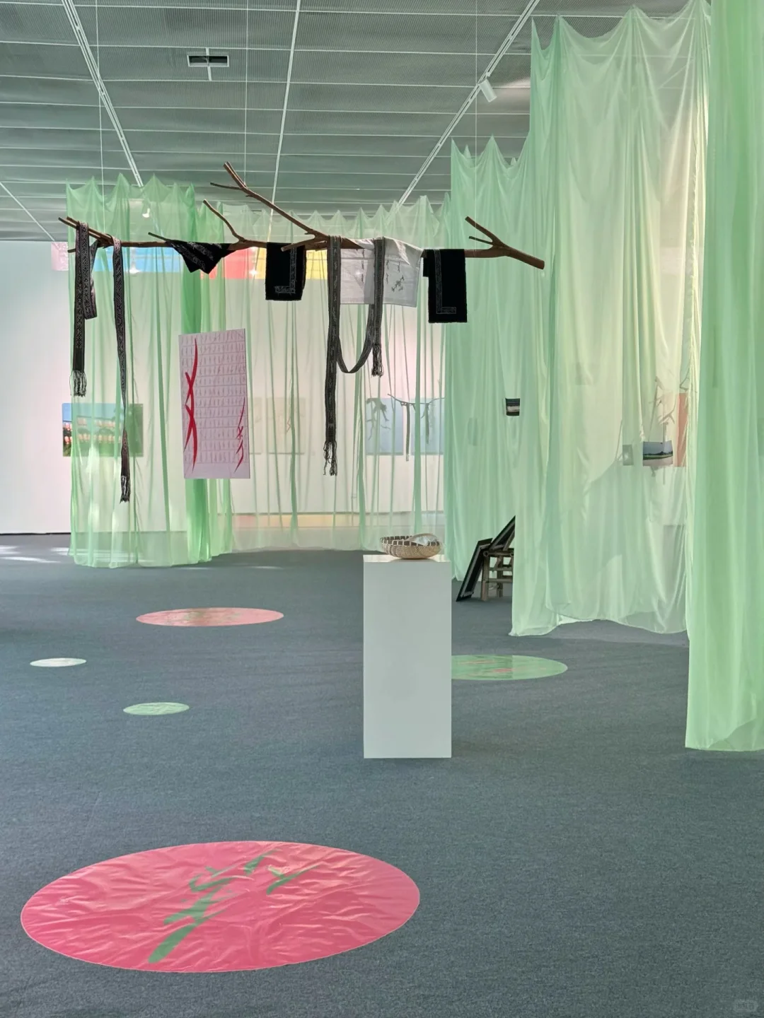 面料艺术化趋势｜谁说美术馆只能看展了?