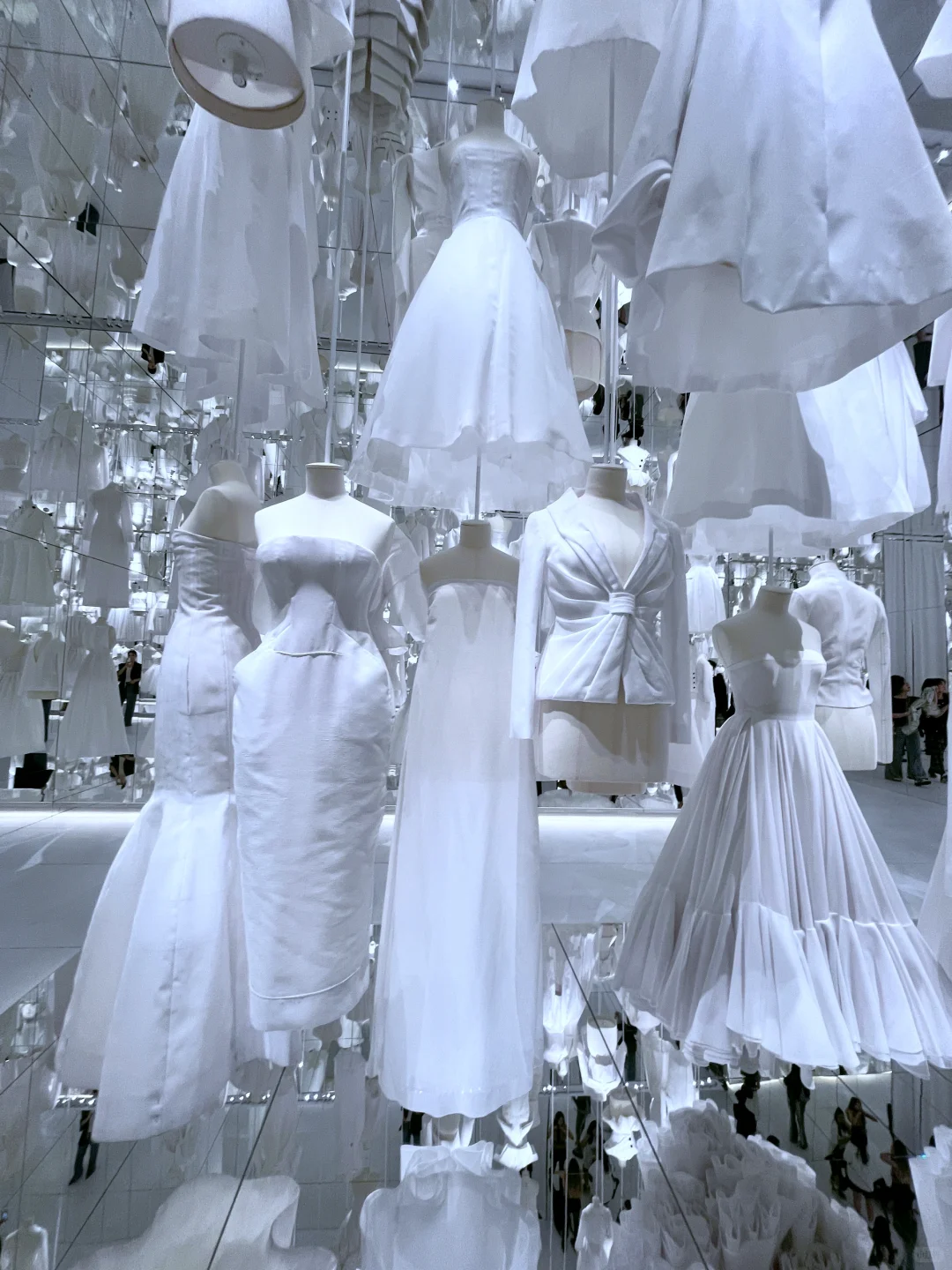 “Christian Dior: Designer of Dreams”서울