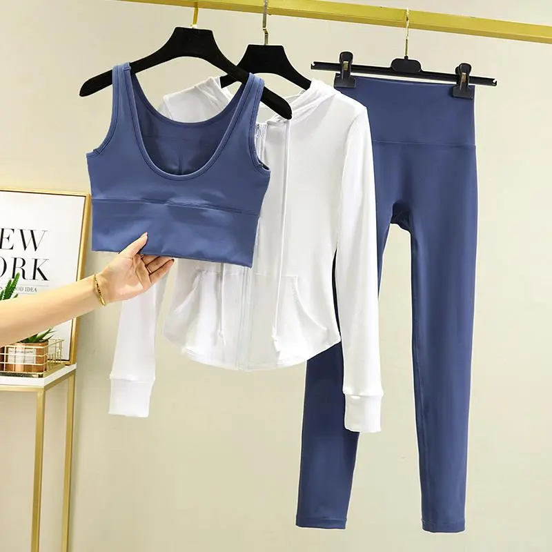 高领瑜伽服，时尚运动两不误?